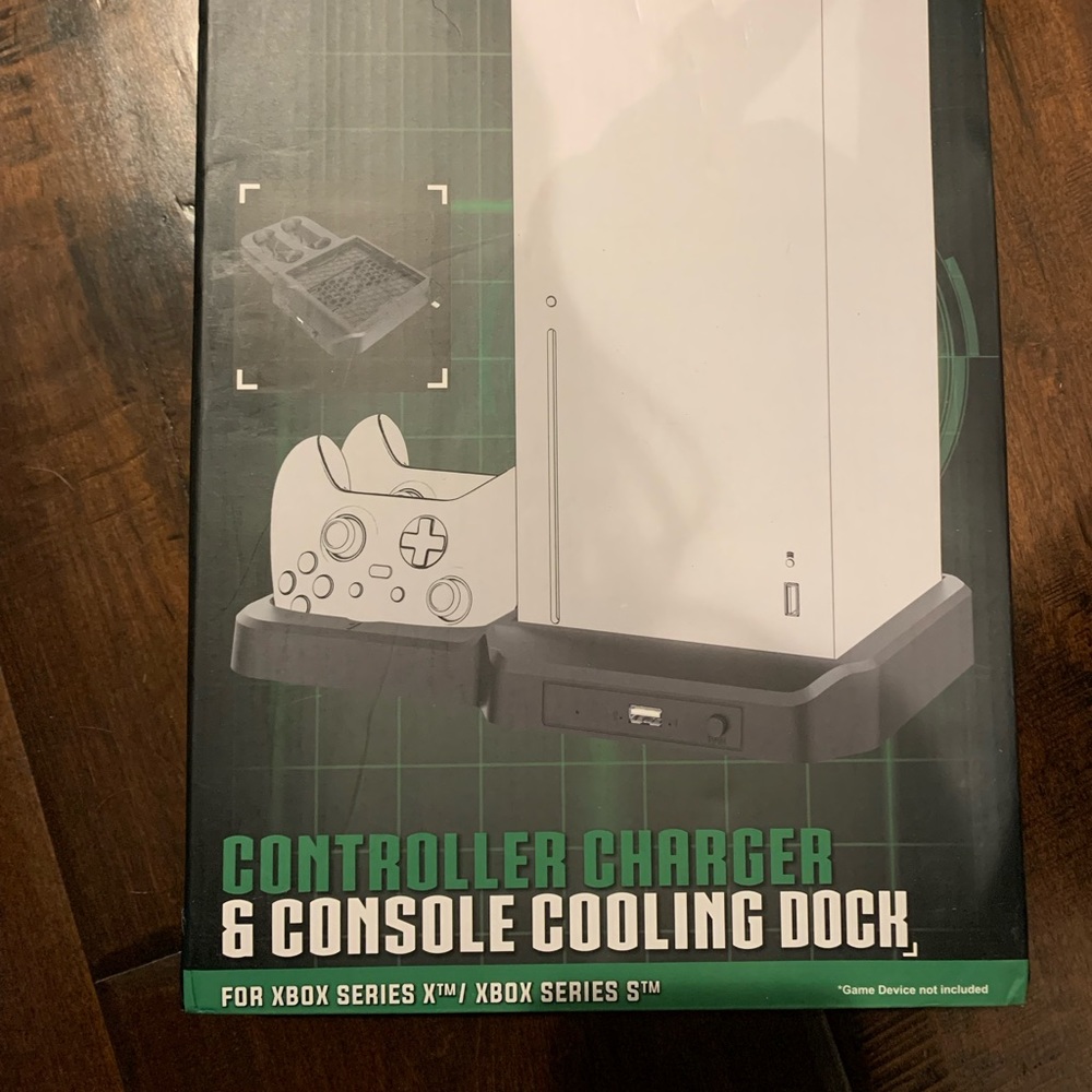 XBox series X / Xbox series S controller charger and gaming console